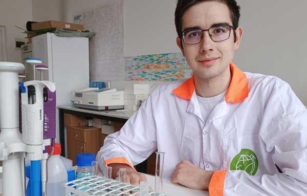 Дванадесетокласникът Петър Жотев - втори в света по биология, търси финансова подкрепа за образованието си